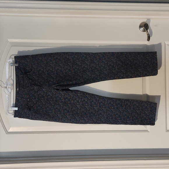 Levi size 8 (29x32) floral print jeans - Picture 1 of 5